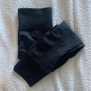 COPY - Lululemon Wunder Under High Rise Thermal Leggings Size 6